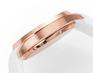 Reloj de Mujer de Alta Gama con Bisel de Diamantes, Esfera Blanca, Cristal de Zafiro Resistente a Arañazos, Correa de Caucho de Alta Calidad para Vestir - Product Image 4