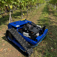 Tondeuse à gazon télécommandée sur chenilles avec coupe de 550 mm, deux lames plates et une hauteur de coupe de 20 à 200 mm pour les broussailles et l'herbe haute des fermes