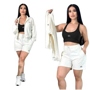 Ensemble décontracté 3 pièces pour femme : crop top, short et haut à manches longues en toile, couleur unie, longueur au-dessus du genou - Product Image 1