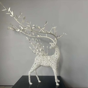 Sculpture artistique en acier inoxydable ajourée en forme de <span class=keywords><strong>cerf</strong></span> avec motif floral pour <span class=keywords><strong>la</strong></span> décoration intérieure contemporaine - Product Image 5