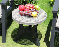 Ensemble table et chaises moderne en plastique pour balcon de bistrot de jardin pour hôtel et parc mobilier d'extérieur