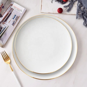 Assiettes de mariage en céramique blanche de haute qualité avec bord doré, collection très prisée - Product Image 4