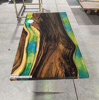 Prix d'usine Tables à manger en résine époxy à bord naturel, Plans de bureau en bois de noyer massif en stock, Ensembles de salle à manger 2,5 x 2,5 pieds