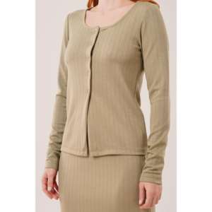 ชุดลำลองสองชิ้นสีกากีขายส่ง กระโปรงลายทางและเสื้อเชิ้ตติดกระดุม ดีไซน์เรียบง่าย ผ้าถัก เทคนิคการปัก - Product Image 3