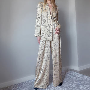 Automne imprimé à manches longues chemises pyjamas lâche deux pièces glace soie femmes maison Nishing en gros - Product Image 6