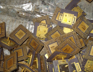 เศษซากซีพียูคอมพิวเตอร์ Pentium Pro Ceramic ชิ้นส่วนคอมพิวเตอร์ที่ใช้แล้ว โปรเซสเซอร์ซีพียู เศษซากซีพียู คอร์ไอ7 เศษซากทองคำ โปรเซสเซอร์ไอ7 รุ่น G - Product Image 3