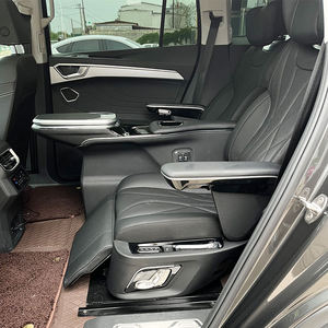Asientos de Cuero Ajustables y Personalizados para SUV Xinlida de Lujo con Estructura de Acero y Mesas Plegables OEM - Product Image 2