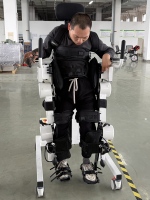 Exosquelette portable avec ajustement intelligent de la posture pour la position debout et assise, entraînement musculaire des jambes sans effort