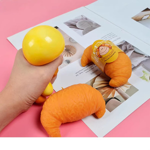 JINCAN Juguete Sensorial Antiestrés de Croissant Blandito y Adorable para Aliviar el Estrés, Juguete de Descompresión para Niños de 8 a 13 Años, Premio para el Aula, Suave - Product Image 4
