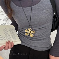 Collier pendentif floral style Ins pour femme, nouvelle chaîne longue haut de gamme vintage 2025, accessoire pour pull
