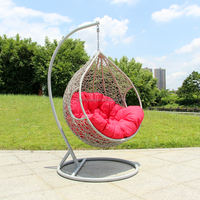 Oeuf en rotin de style moderne suspendu patio balançoire en métal pour chambre à coucher utilisation intérieure et extérieure meubles balançoires de jardin