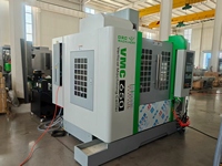 Mini centre d'usinage vertical CNC 3 axes VMC600 avec contrôle Siemens Faible coût de maintenance Haute qualité