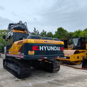 Excavatrice Hyundai 220LC-95 220-9S d'occasion de 22 tonnes, modèle 2023, avec godet de grande capacité, moteur et pompe, garantie 1 an - Product Image 3
