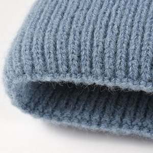 Bonnet tricoté épais et chaud pour femme, avec pompon, idéal pour l'automne et l'hiver, pour l'extérieur - Product Image 4