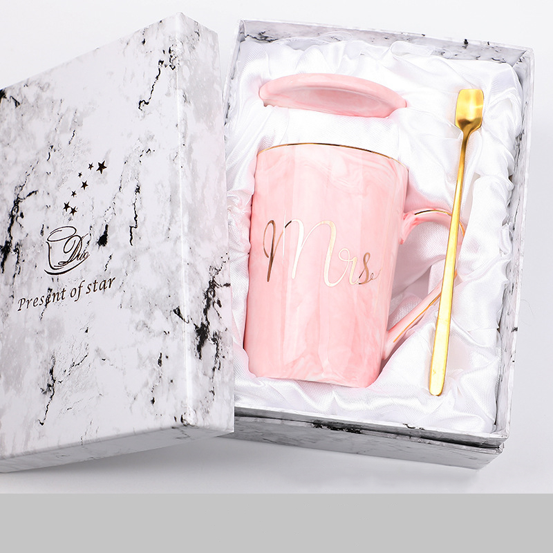 Taza única rosa con tapa + cuchara