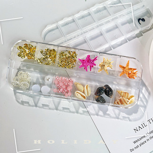 12 grilles de breloques pour ongles, motifs papillon, cœur et étoile, en alliage doré ajouré 3D, décorations pour nail art - Product Image 3