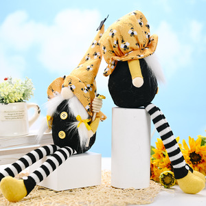 2021 Figurine de Vieil Homme Sans Visage à Longues Jambes, thème Festival des Abeilles Transfrontalier, Ornement Créatif Vieil Homme de la Forêt et Abeille - Product Image 3