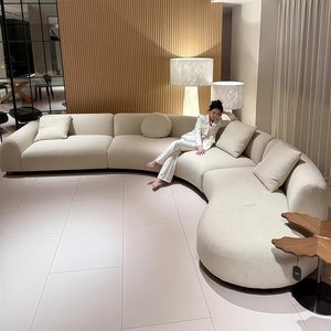 أريكة منحنية متعددة المقاعد على شكل حرف S بتصميم بسيط من القطيفة، مصنوعة من قماش بيج، مناسبة لغرفة المعيشة أو قاعة المعارض - Product Image 5