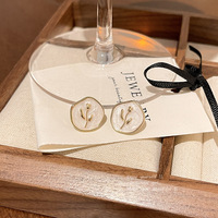 S925 argent aiguille simple tempérament géométrie goutte glaçure fleur boucles d'oreilles pour les femmes Light Luxen cravate petites boucles d'oreilles rose fraîche