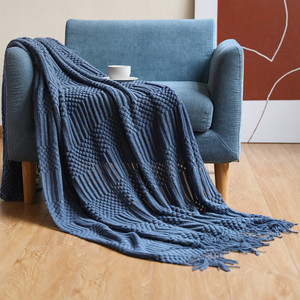Vente en gros usine : Plaid tricoté confortable style nordique couleur caramel, à franges, pour canapé, hôtel et bureau - Product Image 2