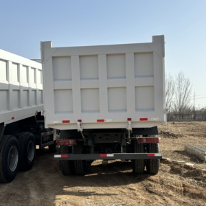Camion Ribaltabile Sinotruk Howo 6X4 a 10 Ruote Euro 2 Prodotto in Cina - Product Image 5