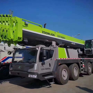 Grúa Montada en Camión Zoomlion ZTC2200H de 220 Toneladas, Usada, de Primera Calidad, Elevación Segura y Suave para Trabajos de Construcción - Product Image 1