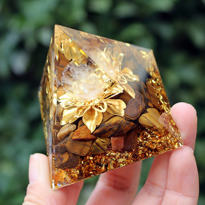 Pirámide de cristal con chip de resina epoxi, adorno de escritorio artesanal con flor de loto y piedras de ojo de tigre, decoración para el hogar, regalo artístico - Product Image 2