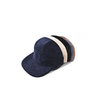 Gorra de béisbol unisex ajustable con visera plana, corona suave y estructurada, de pana gruesa de canalé ancho, con logotipo bordado personalizado