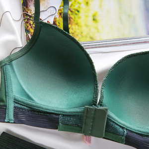 Ensembles <span class=keywords><strong>soutien</strong></span>-<span class=keywords><strong>gorge</strong></span> et culotte push-up de couleur unie en dentelle bonnet B C Bralette sous-vêtements <span class=keywords><strong>ensemble</strong></span> de <span class=keywords><strong>soutien</strong></span>-<span class=keywords><strong>gorge</strong></span> pour femmes vente en gros bon marché - Product Image 4