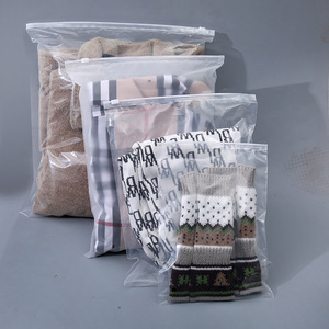 Sacchetti Trasparenti in PE Richiudibili con Zip per Imballaggio Abbigliamento, Disponibili all'Ingrosso in Varie Misure - Product Image 2