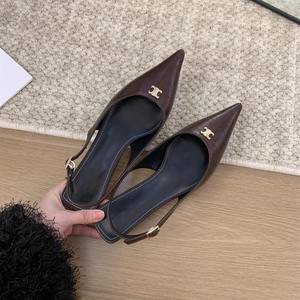 รองเท้าดีไซเนอร์ คอลเลคชั่นฤดูใบไม้ผลิ 2026 รองเท้าส้นเตี้ยแบบเปิดนิ้วเท้าสำหรับสุภาพสตรี หัวแหลม ส้นเข็ม ส้นสูงแบบสวยงาม - Product Image 3