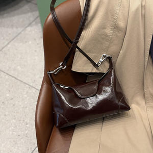 Sac à bandoulière en cuir de vachette ciré haut de gamme, petit sac de mode à porter à l'épaule, sac banane pour trajets quotidiens - Product Image 4