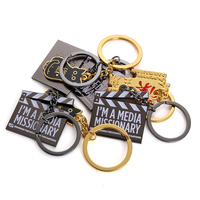 Fabrication de porte-clés personnalisés, porte-clés en émail sur le thème des dessins animés, ensembles de porte-clés mignons pour accessoires de sac, souvenirs, cadeaux