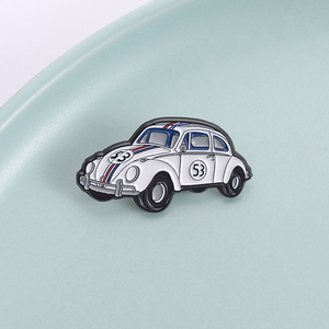 Broche de voiture de course vintage, épingles en émail, film fantastique, voiture rétro, broches en métal, badge de revers pour vêtements, bijoux amusants, cadeaux pour amis - Product Image 2