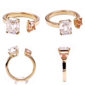 Anillo Tianyu Gems personalizado de oro amarillo macizo de 14 quilates con moissanita de corte esmeralda en engaste de púas, anillo minimalista geométrico para mujer - Product Image 3
