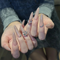 Faux ongles à presser de luxe rose poudré scintillant, style stiletto, avec grappes de diamants roses surdimensionnées, pour événements mondains, fournitures pour ongles