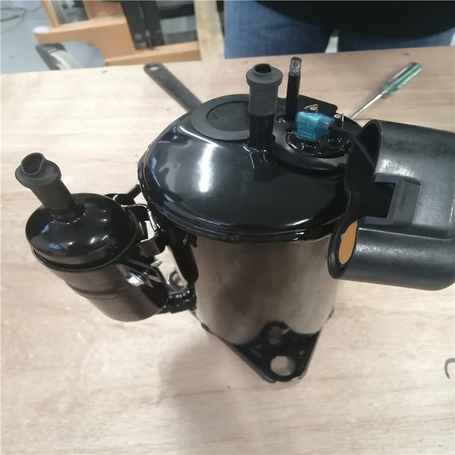 12000btu Rotary Compressor Refrigerator Compressor Model QK208J for air Conditioning