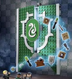 Blocs de construction personnalisables sur <span class=keywords><strong>le</strong></span> thème du monde <span class=keywords><strong>magique</strong></span> - Château de sorcier compatible universellement, ensemble de 4 maisons avec figurines et bannières, lot cadeau en vrac - Product Image 2