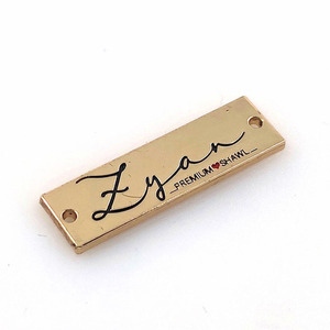 Tùy Chỉnh Thư Quần Áo Phụ Kiện Nhãn Kẽm Hợp Kim Nhãn Hiệu Quần Áo Logo Tên Nơi Die Cast Kim Loại Logo Nhãn - Product Image 3