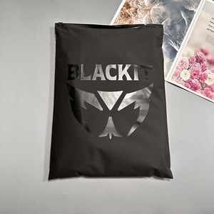 Bolsa <span class=keywords><strong>de</strong></span> embalaje <span class=keywords><strong>de</strong></span> ropa personalizada <span class=keywords><strong>de</strong></span> alta calidad LOGO <span class=keywords><strong>de</strong></span> marca <span class=keywords><strong>Ziploc</strong></span> bolsa esmerilada negra para camiseta bolsa <span class=keywords><strong>de</strong></span> cremallera deslizante <span class=keywords><strong>de</strong></span> plástico para ropa - Product Image 6