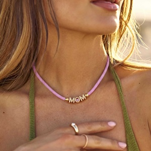 Collier tressé fait main avec perles lettre <span class=keywords><strong>MOM</strong></span>, plaqué or, en paracorde <span class=keywords><strong>bleu</strong></span> <span class=keywords><strong>clair</strong></span>, réglable, cadeau pour la fête des mères - Product Image 1