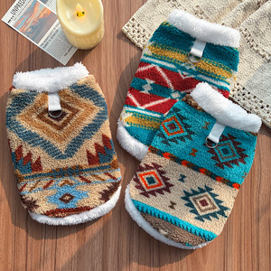 Chaleco para mascotas Weiwang, forro polar con patrón Fair Isle, ropa de invierno de estilo étnico para perros y gatos, ropa cálida y acogedora para mascotas pequeñas - Product Image 3