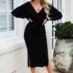 Mini-robe florale OEM personnalisée de haute qualité, écologique, respirante, coupe ajustée, col en V profond, sans manches, fente latérale, collection automne premium - Product Image 1