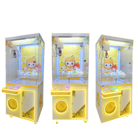 Distributeur automatique pas cher Arcade Parc d'attractions Machine à griffes jaunes vendant une grande grue snack cadeau poupée machine