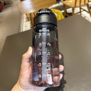 Botella de Agua de Plástico, Alto Valor Estético, Gran Capacidad, Resistente a Altas Temperaturas, Portátil, Diseño de Letras con Tapa de un Solo Botón, <span class=keywords><strong>2023</strong></span> - Product Image 3