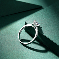 Bague Ronde Personnalisée à Quatre Griffes en Argent Massif S925 avec Moissanite 0,5 Carat pour Femme – Vente en Gros de Bijoux Fins – Cadeau Saint-Valentin