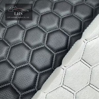 Tapis de voiture brodés exquis en cuir synthétique PU durable, matériaux intérieurs avancés de couleur d'usine, gaufrés pour costumes