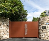 Puertas de entrada de aluminio automáticas de doble oscilación Puerta de enrejado de esgrima de seguridad negra para Villa