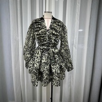 Vente en gros d'usine, robe de soirée mini à manches longues, col en V, taille empire, imprimé léopard, volants bouffants, style socialite, hiver 2026 pour femmes