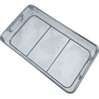 Panier médical en acier inoxydable 304 empilable avec poignées pour le traitement des instruments hospitaliers et les systèmes de stérilisation par autoclave
